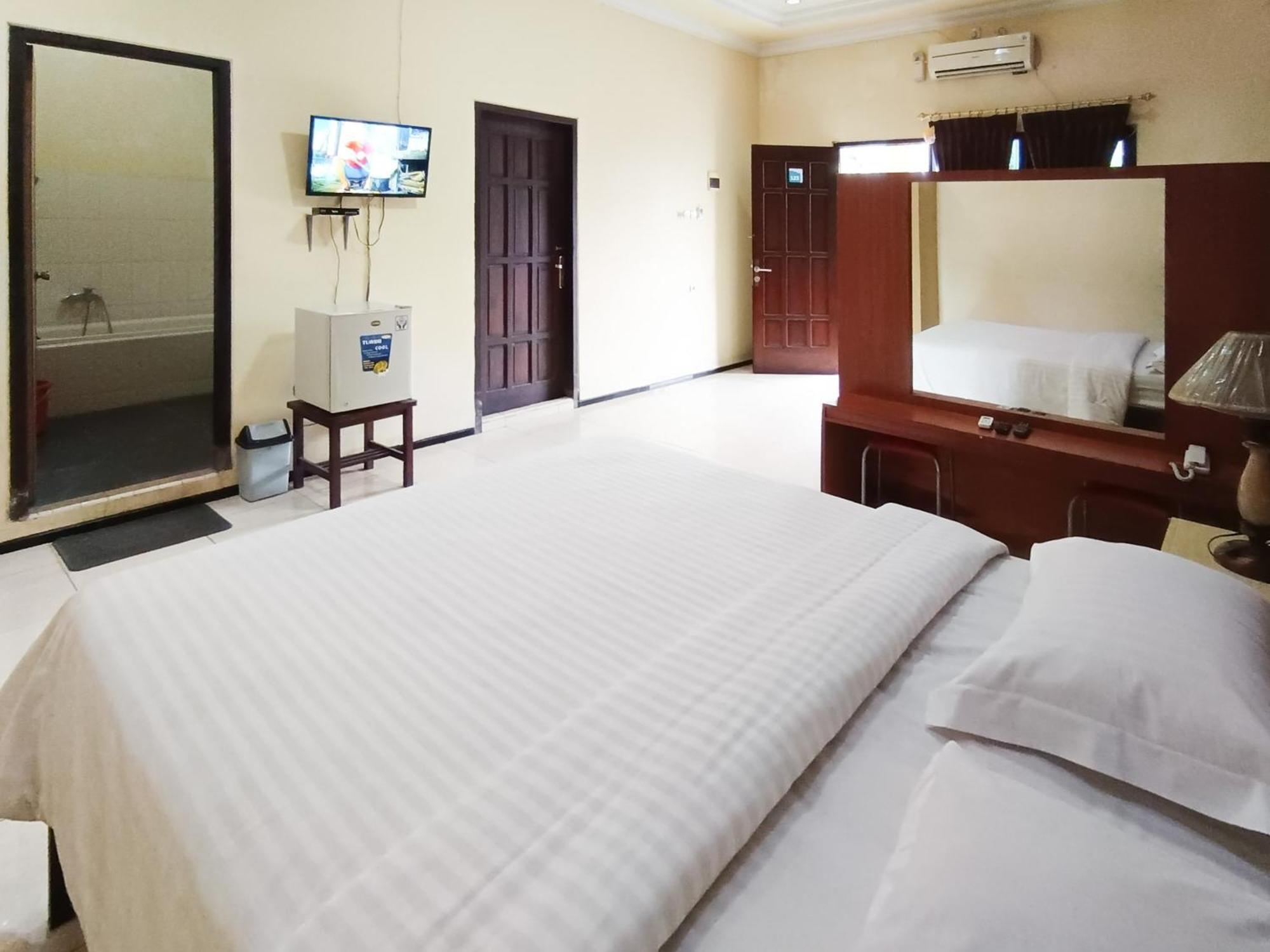 Gita Puri Redpartner Blitar Exterior foto