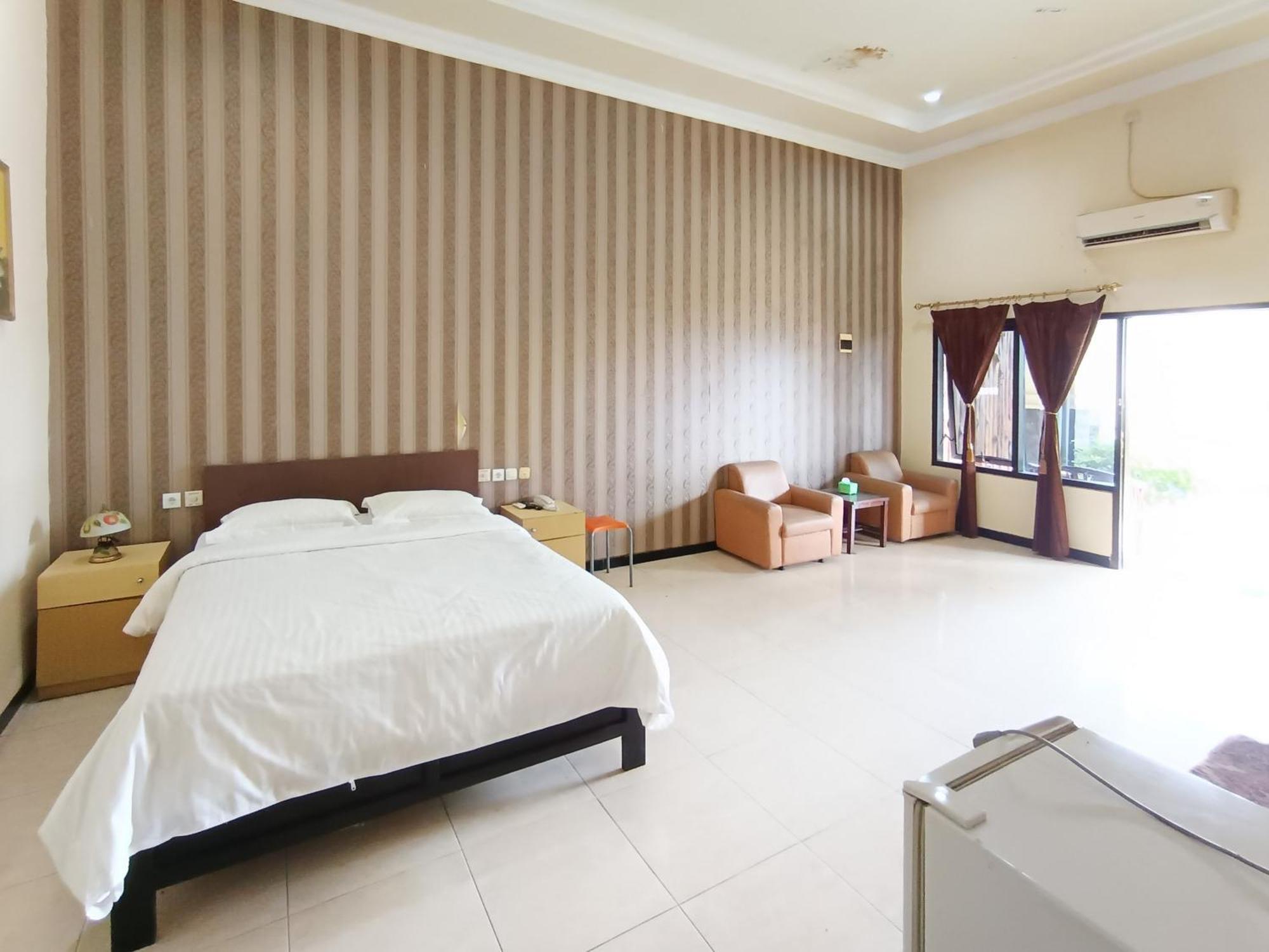 Gita Puri Redpartner Blitar Exterior foto