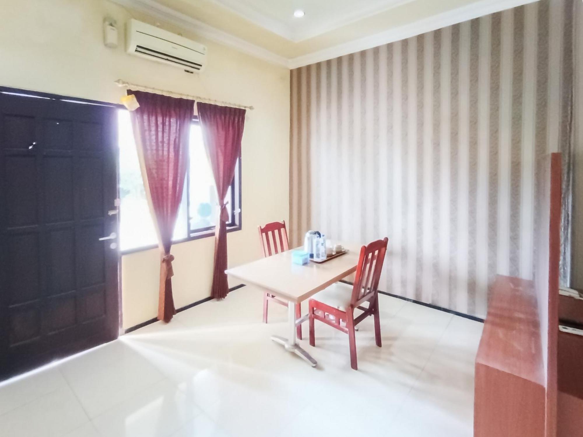 Gita Puri Redpartner Blitar Exterior foto