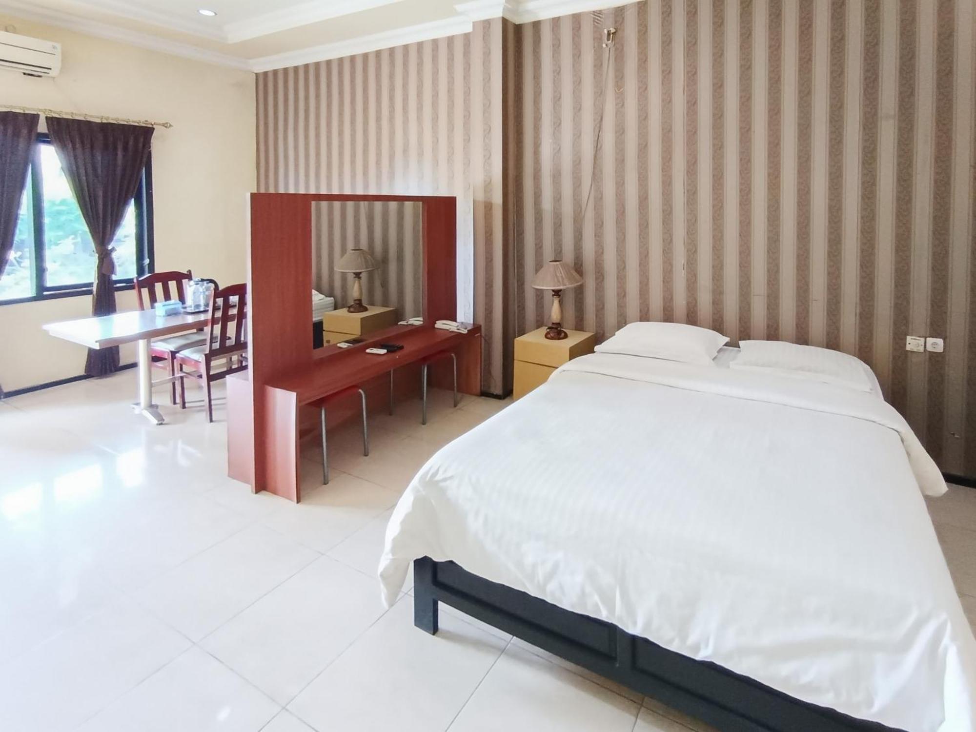 Gita Puri Redpartner Blitar Exterior foto