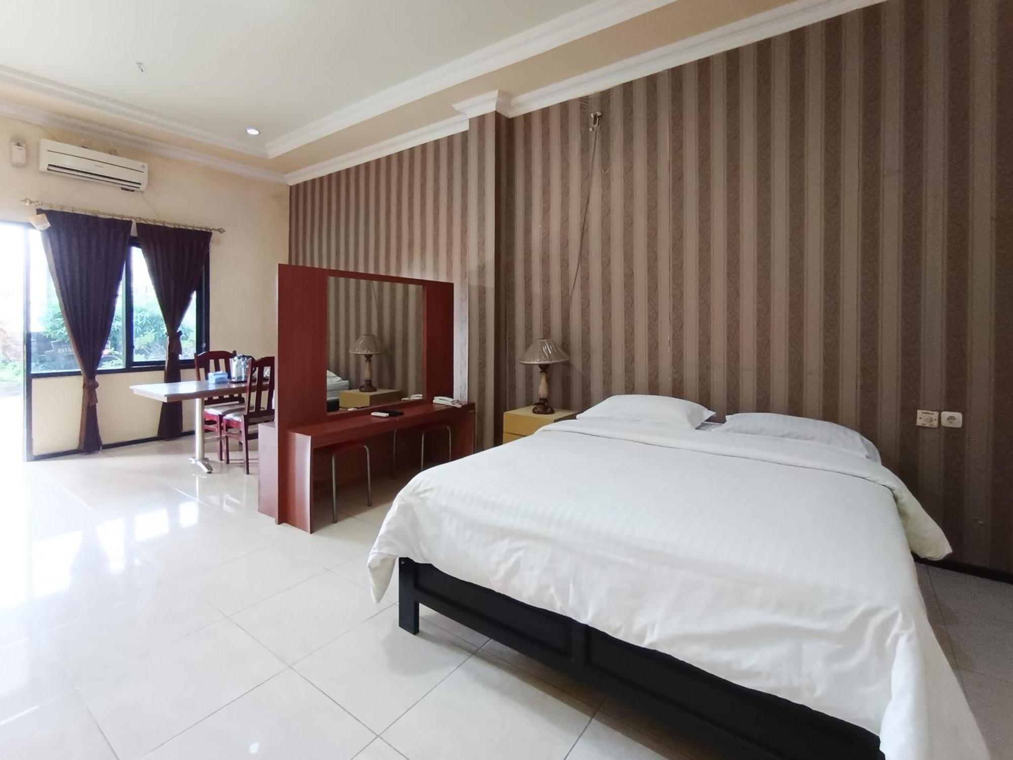 Gita Puri Redpartner Blitar Exterior foto