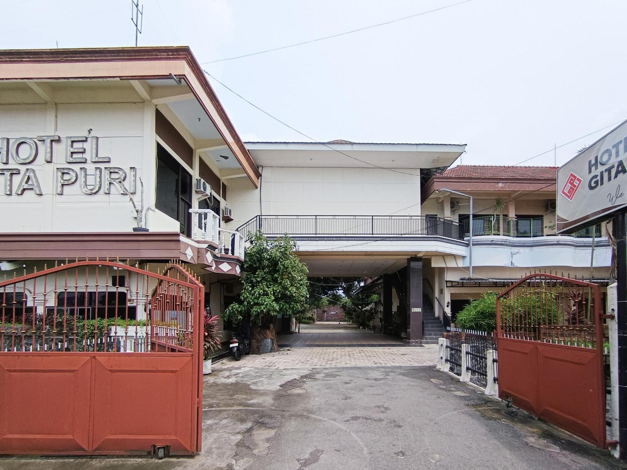 Gita Puri Redpartner Blitar Exterior foto