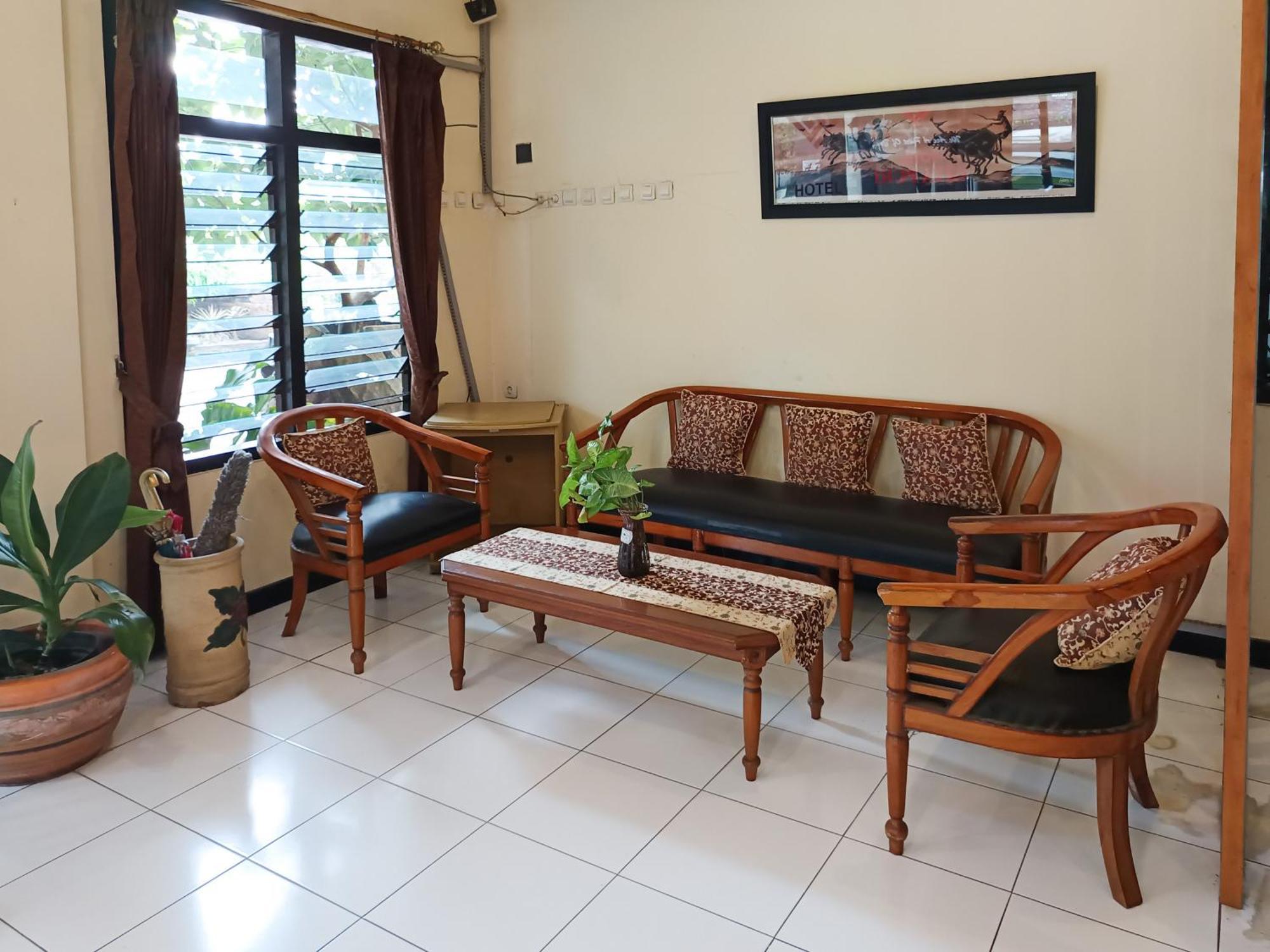Gita Puri Redpartner Blitar Exterior foto