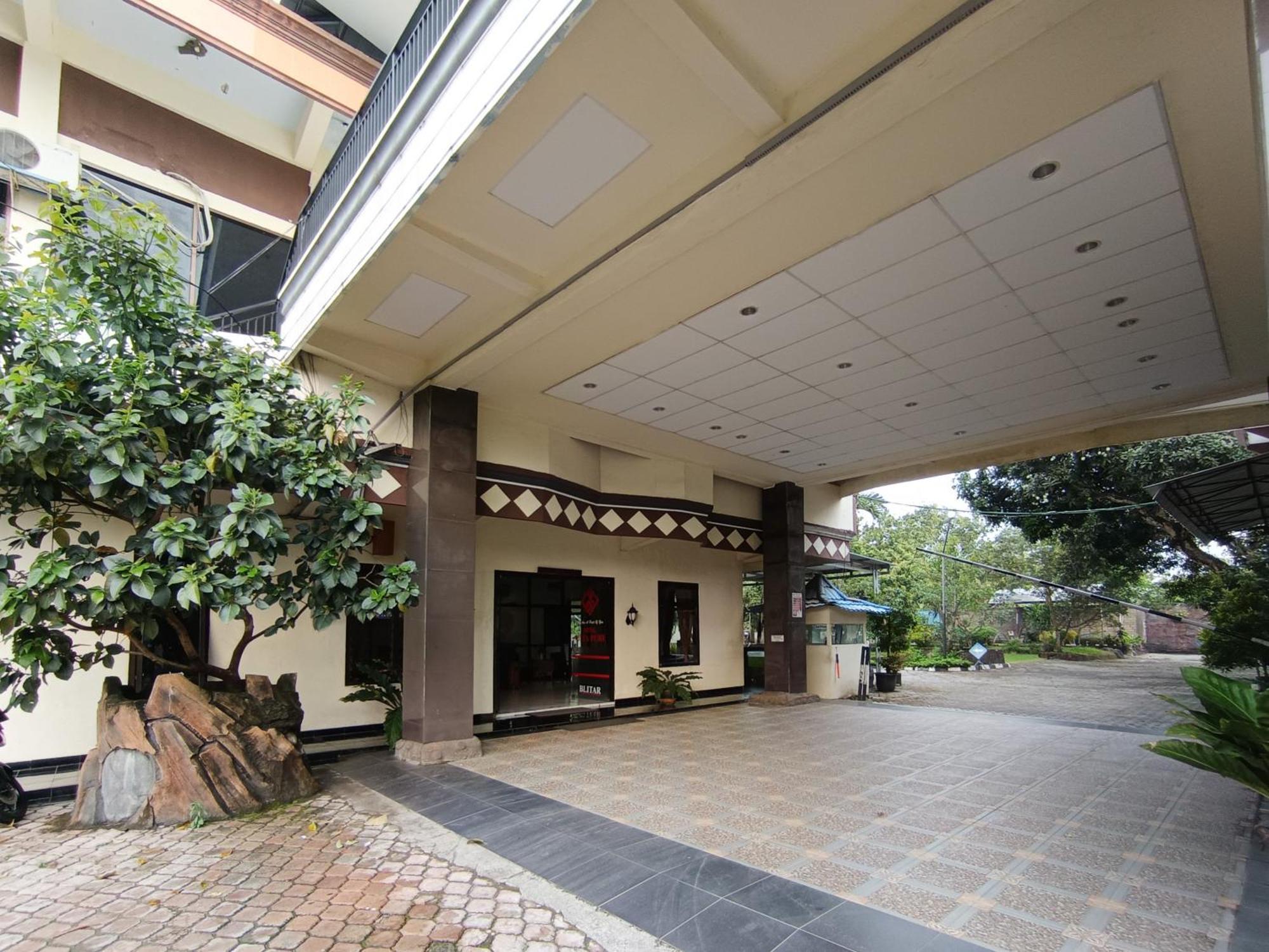 Gita Puri Redpartner Blitar Exterior foto