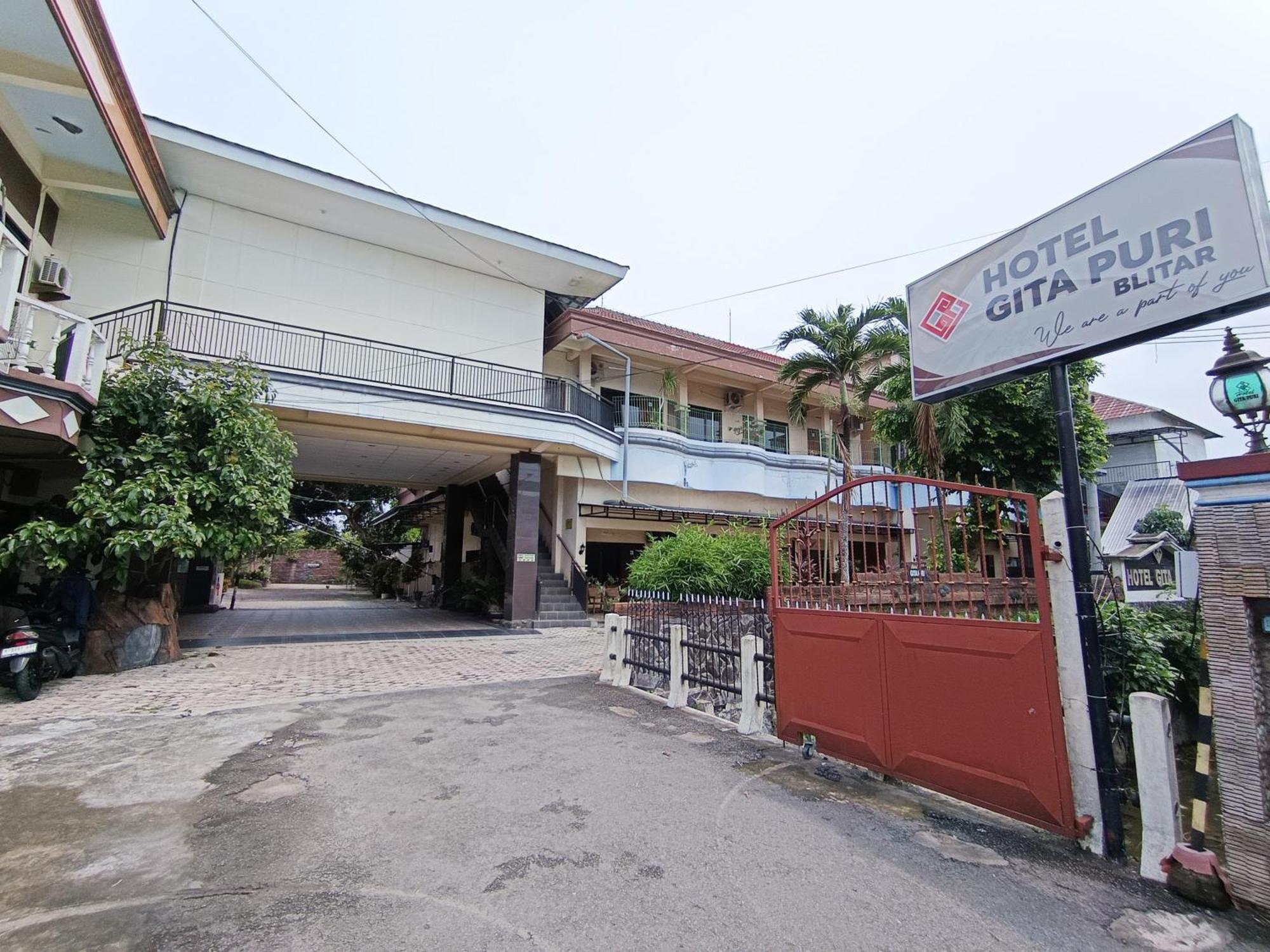 Gita Puri Redpartner Blitar Exterior foto
