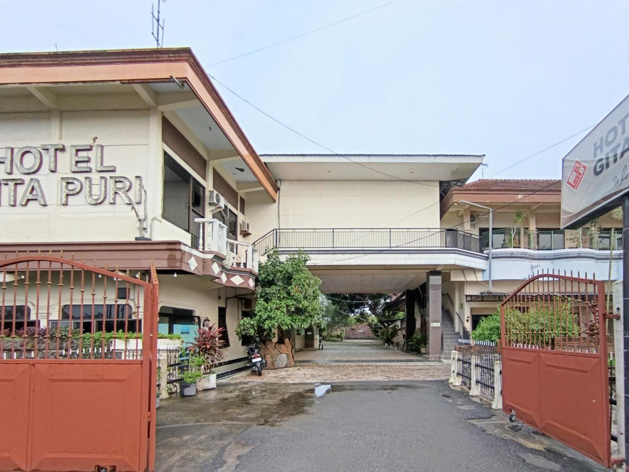 Gita Puri Redpartner Blitar Exterior foto